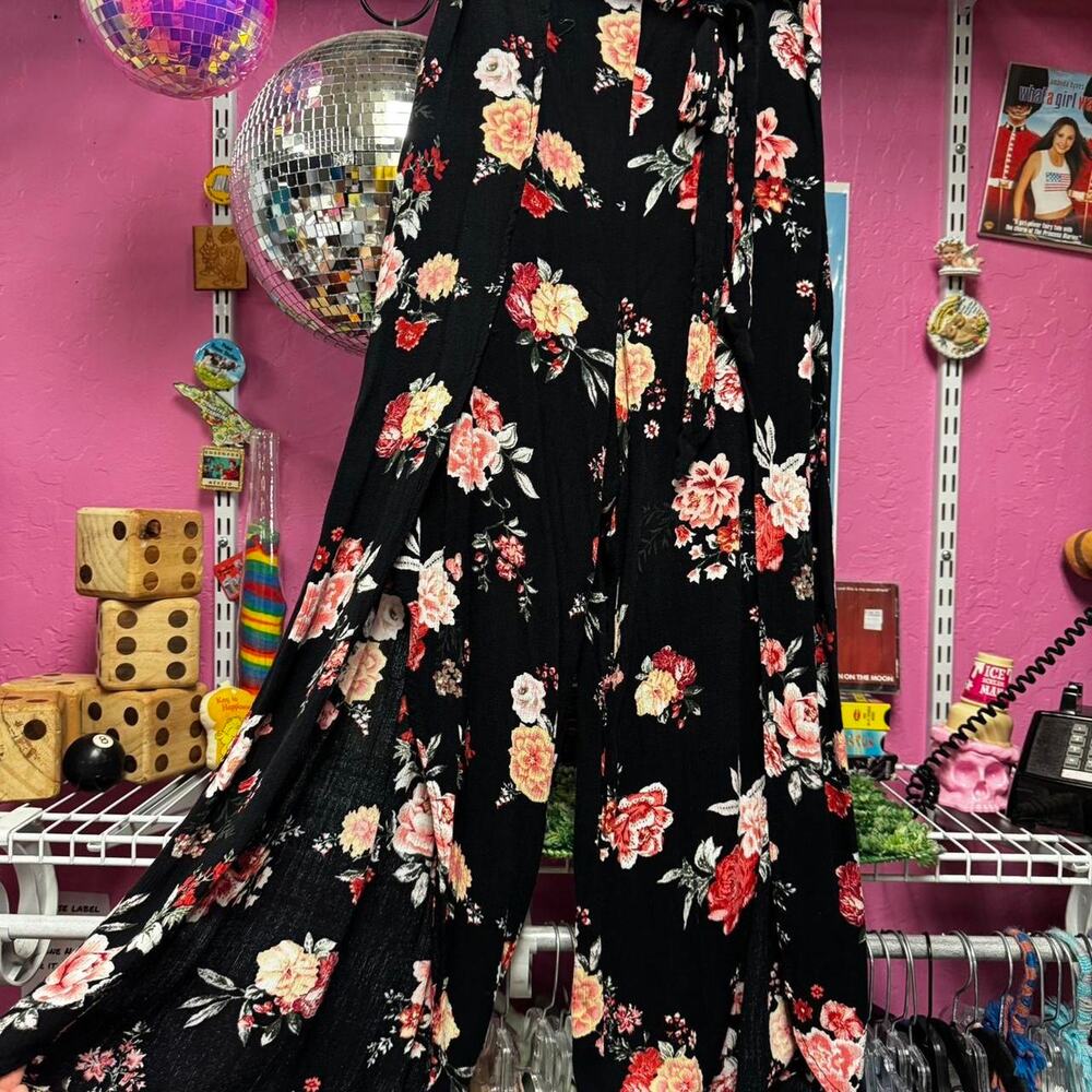Floral flowy pants with slits